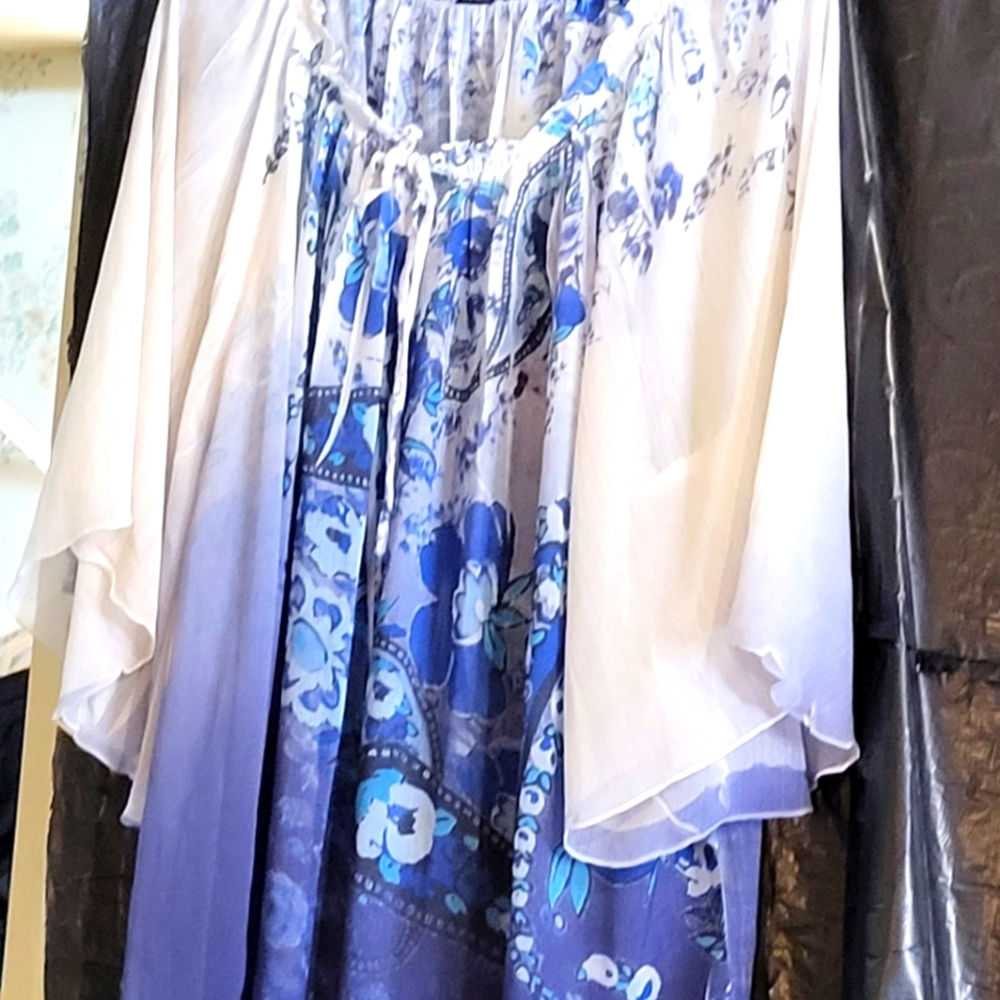 Maggie Barnes, 3X Blouse, White w/Blue